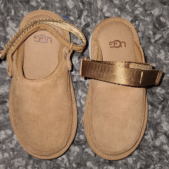 UGG Other - UGG Goldenstar Clog (Little Kid) size 9 NWOT